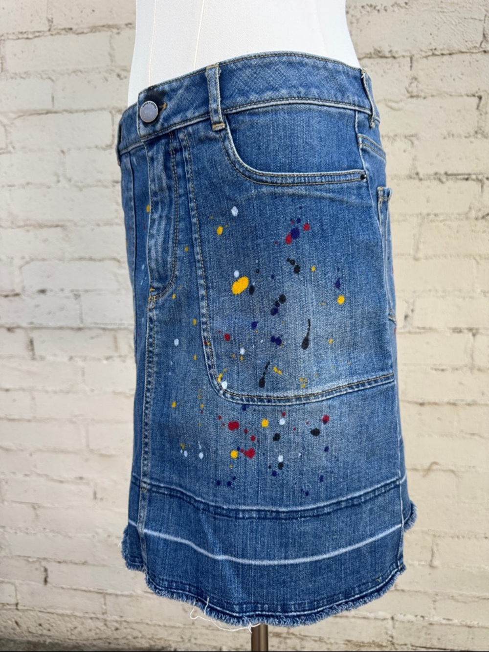 Alice + Olivia Coletta Denim Mini Skirt Splatter Paint Size 4 (28) - Picture 9 of 14
